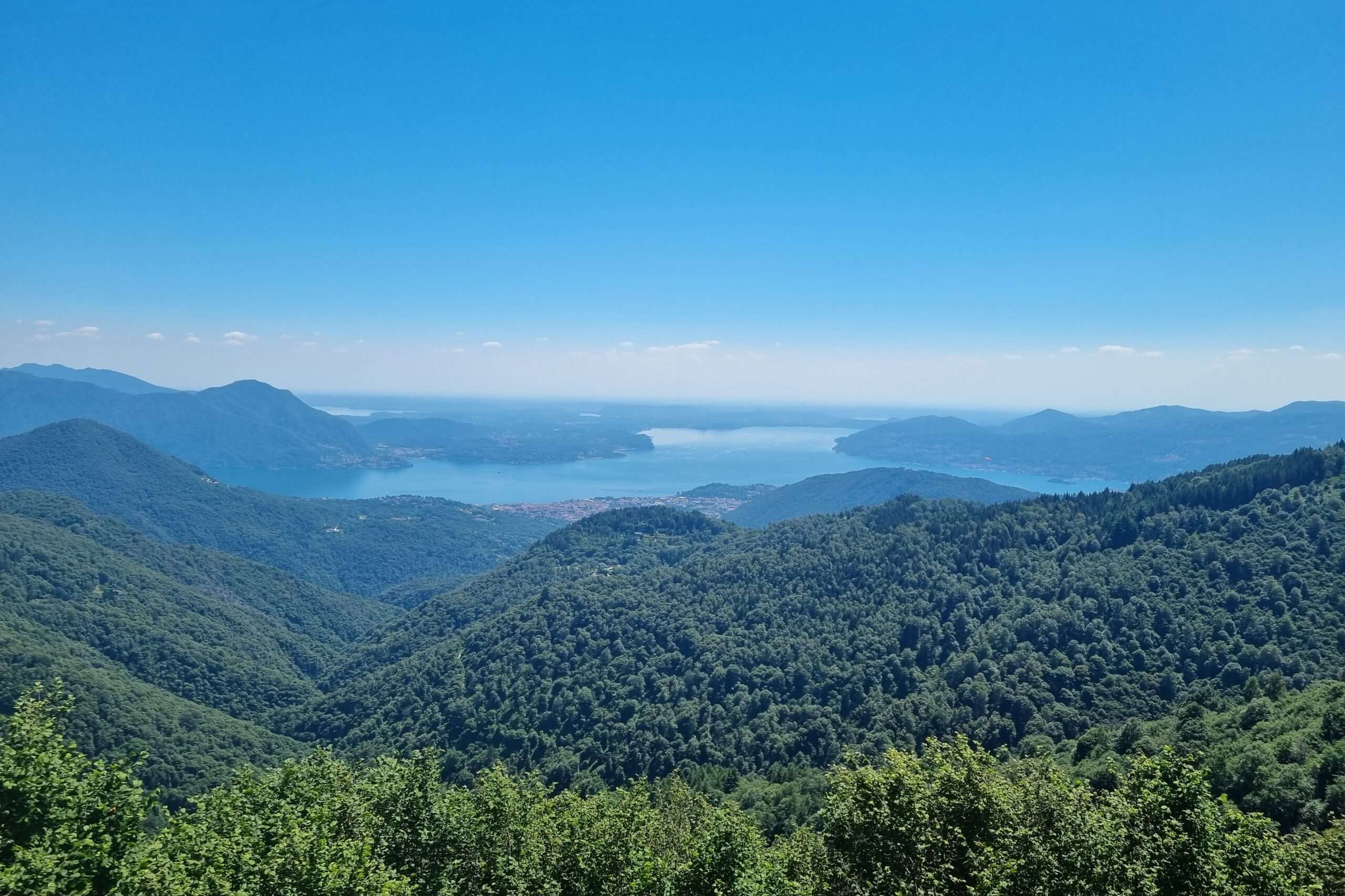 uitzicht lago maggiore in italië