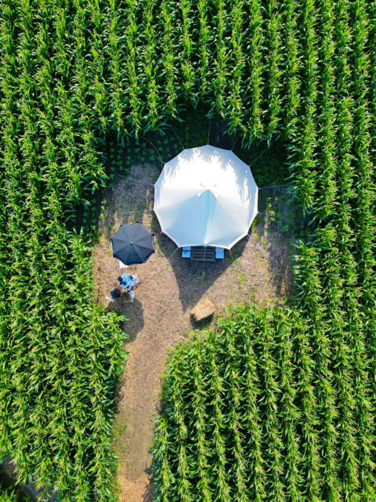 glamping tussen de mais