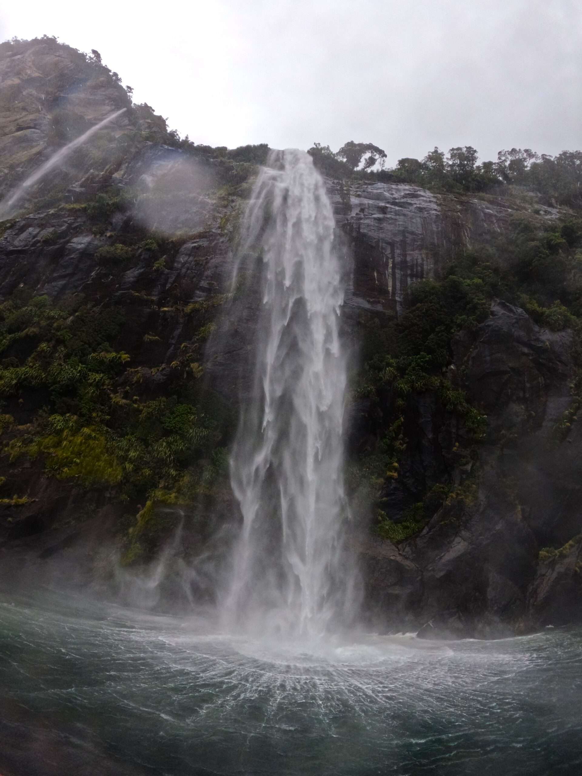milford sound nieuw-zeeland