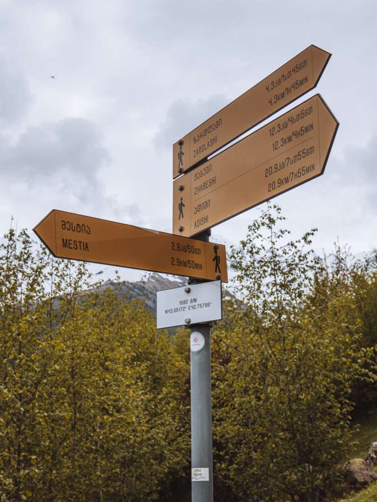 wandelen in Georgië signalisatie