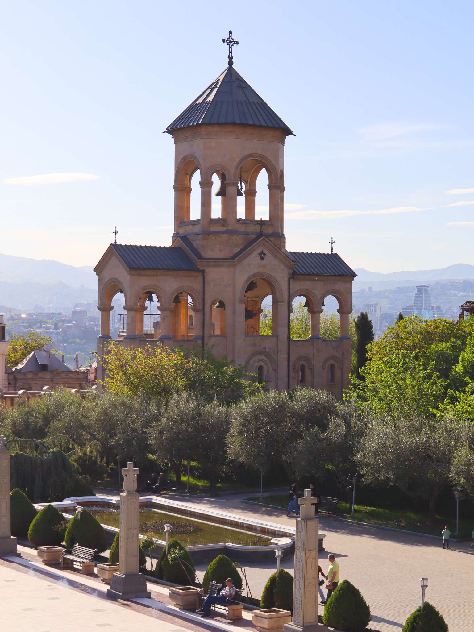 holy trinity cathedral tbilisi