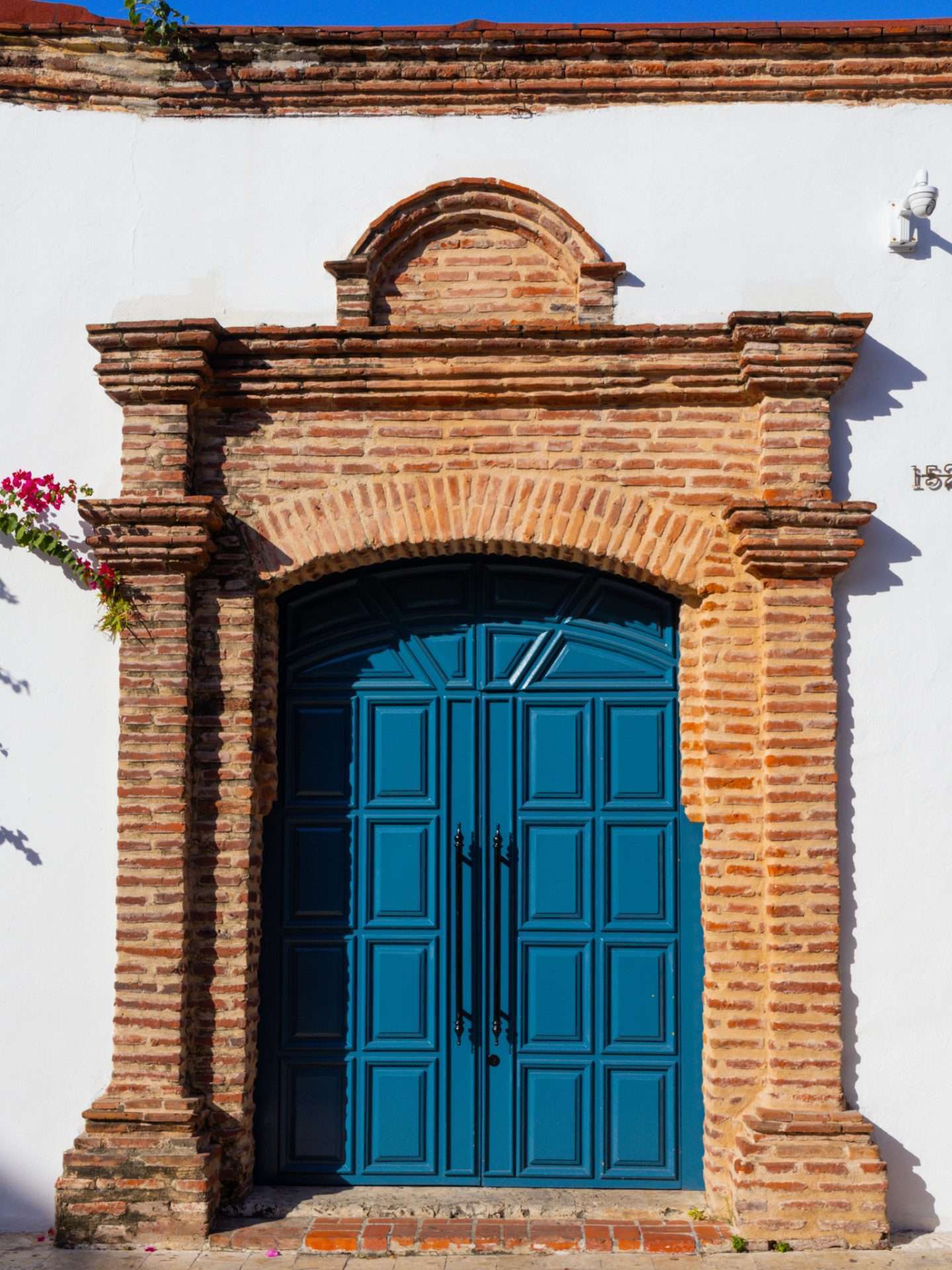 blauwe deur zone colonial